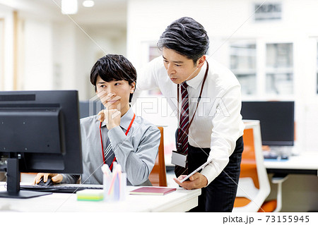 上司と部下　男性 73155945