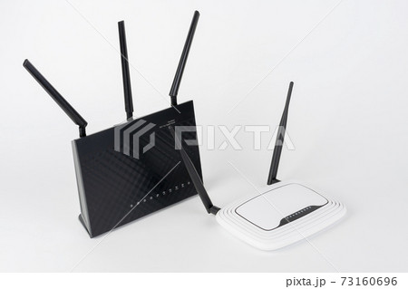 Two Wi-Fi  routers, wireless devices with two  and three antennas 73160696