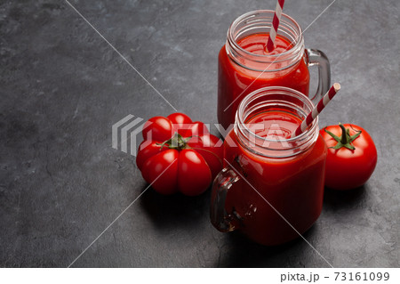 Fresh tomato juice and ripe tomatoes Fresh tomato juice and ripe tomatoes 73161099