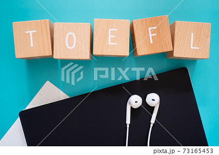 【TOEFL(トーフル)リスニング】積み木ブロックで作ったTOEFLの文字とイヤホン、ノート、紙 【TOEFL(トーフル)リスニング】積み木ブロックで作ったTOEFLの文字とイヤホン、ノート、紙 73165453
