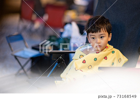 キャンプ 子供 少年 73168549