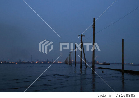 江川海岸 潮干狩場 海上 電柱 江川海岸 潮干狩場 海上 電柱 73168885