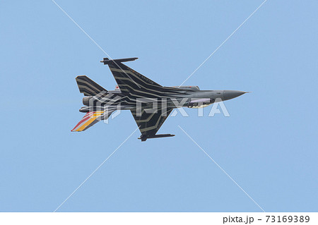 ベルギー空軍F-16AMディスプレイチーム背面飛行 ベルギー空軍F-16AMディスプレイチーム背面飛行 73169389