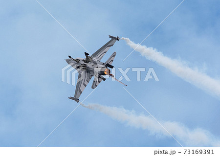 ベルギー空軍F-16AMディスプレイチームのロールオンテイクオフ 73169391