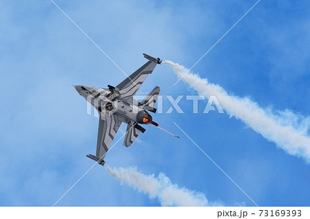 ベルギー空軍F-16AMディスプレイチームのロールオンテイクオフ ベルギー空軍F-16AMディスプレイチームのロールオンテイクオフ 73169393