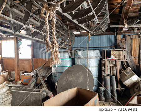 農家の古い倉庫 物置小屋 内部の写真素材