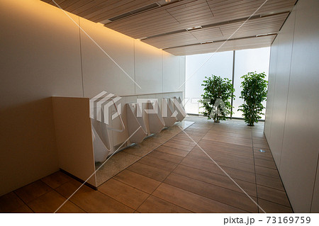 駅のトイレの写真素材