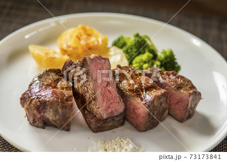 厚切りステーキ 73173841