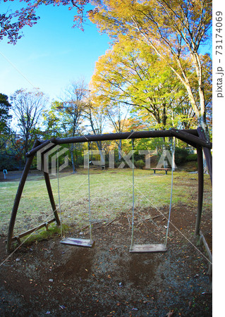 山の公園のブランコ 山の公園のブランコ 73174069
