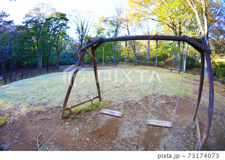 山の公園のブランコ 山の公園のブランコ 73174073