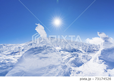 山形蔵王の樹氷と青空　山形県山形市 73174526
