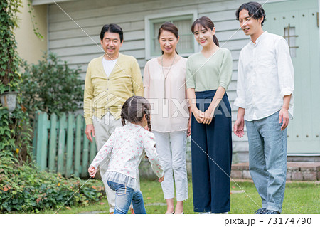 親子三世代 73174790