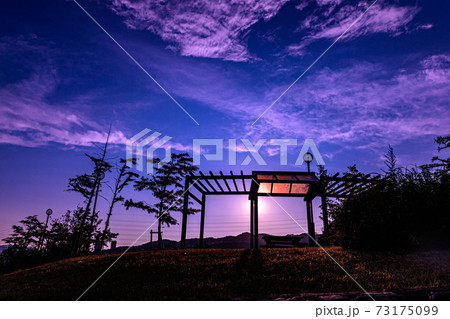 夕焼けの美しい風景、宝塚市北公園、8月26日、日本 夕焼けの美しい風景、宝塚市北公園、8月26日、日本 73175099