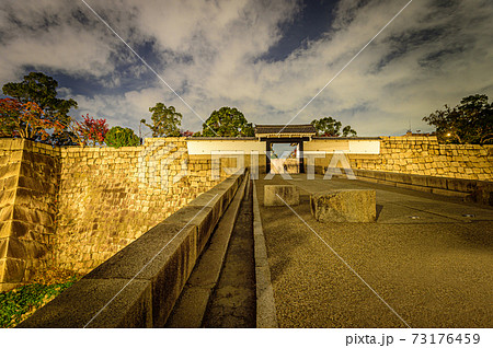大阪城桜門、雁木坂の夜景、11月27日、日本 大阪城桜門、雁木坂の夜景、11月27日、日本 73176459