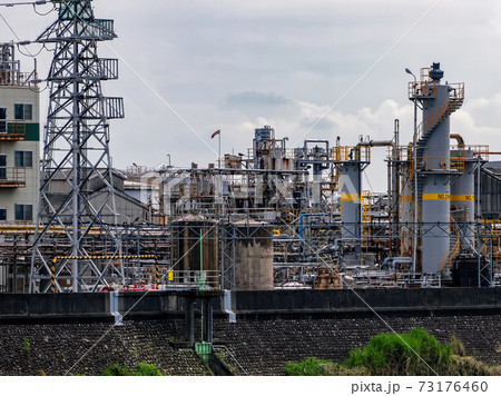 工場のパイプ群 73176460
