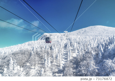 蔵王ロープウェイと山形蔵王の樹氷　山形県山形市 73176872