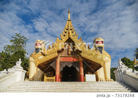 Entrance gate of Shwedagon Pagoda, Yangon Entrance gate of Shwedagon Pagoda, Yangon 73178268