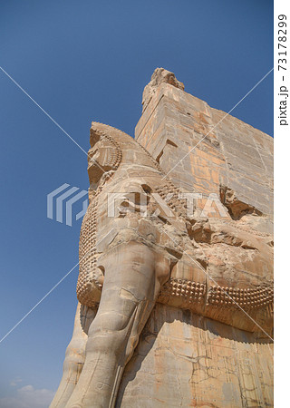 Ruins statue of Persepolis in Shiraz, Iran Ruins statue of Persepolis in Shiraz, Iran 73178299