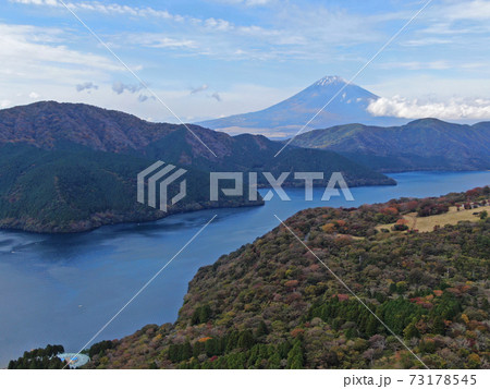 芦ノ湖と富士山の空撮 73178545