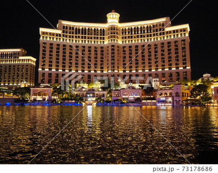 ラスベガスの夜景の街並み～ベラージオホテル 73178686