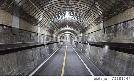 トンネル 交通 室内 73181544