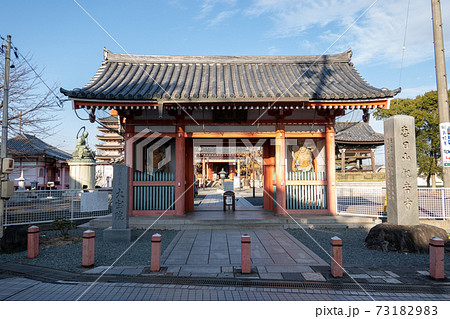 津観音の仁王門 73182983