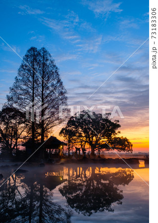 縫ノ池（夜明け） 73183306