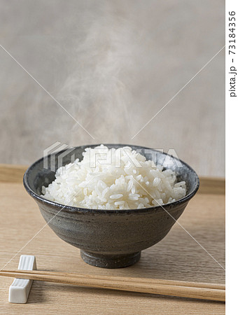 ご飯　炊きたてご飯 73184356