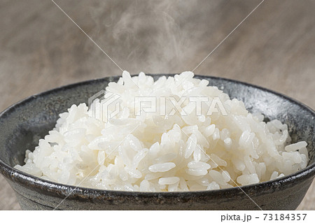 ご飯　炊きたてご飯 73184357