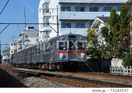 東急多摩川線、鵜の木・下丸子駅間を走る各駅停車（7700系電車） 73184547