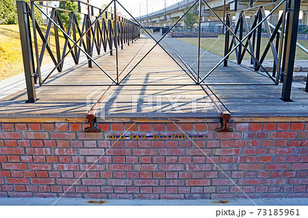 大分駅東側鉄道跡の線路敷ボードウオーク広場 73185961