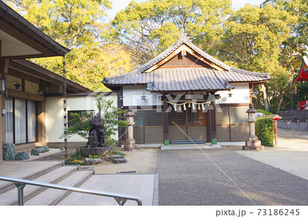 大分市の憩いの杜春日神社の儀式殿の写真素材