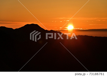 四国で最も美しい山「三嶺（みうね）」の朝 73186761