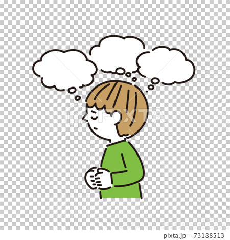 考え事をして不安な気持ちになる男の子 73188513