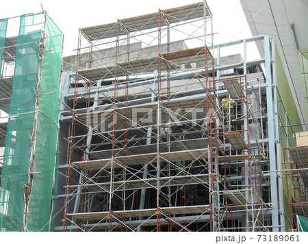 MALACCA, MALAYSIA -MAC 29, 2017: Construction workers used metal scaffolding when working at height at the construction site. They are required to wear the necessary safety equipment to do so. MALACCA, MALAYSIA -MAC 29, 2017: Construction workers used metal scaffolding when working at height at the construction site. They are required to wear the necessary safety equipment to do so. 73189061