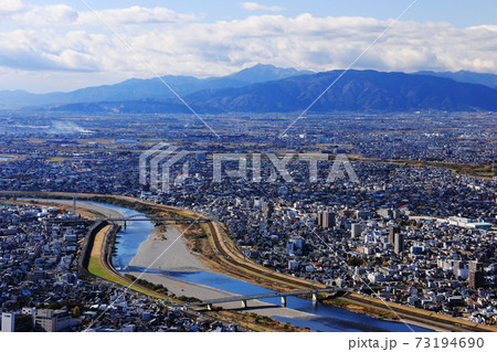 日本の秋　岐阜県金華山　岐阜城　天守からの絶景　長良川 73194690