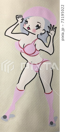 下着姿でこちらをみる女性 下着姿でこちらをみる女性 73195022