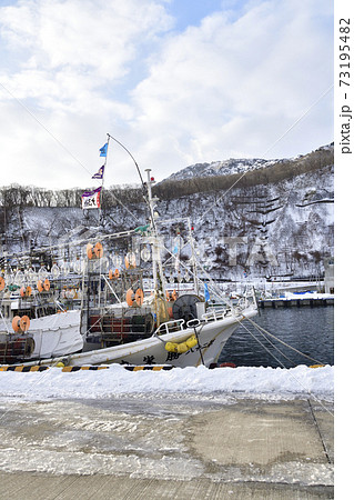 冬の北海道函館市椴法華地区の椴法華漁港の雪景色を撮影の写真素材 73195482 Pixta