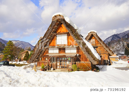 冬の白川郷合掌造り集落、白川村、岐阜県、日本 冬の白川郷合掌造り集落、白川村、岐阜県、日本 73196192