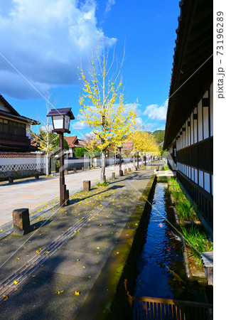 津和野 殿町 藩校養老館のお堀 紅葉の写真素材