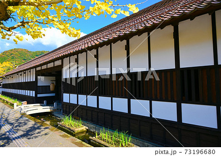 津和野 殿町 藩校養老館のお堀 紅葉の写真素材