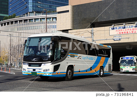 大阪駅を発車するJR四国バス 73196841