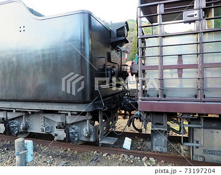 蒸気機関車D51-200と展望客車マイテ49の連結部分 73197204