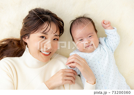 赤ちゃんとママ　イメージ 73200360