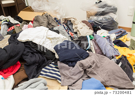 大掃除ででた着ていない洋服 73200481
