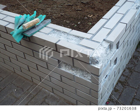 外壁の劣化したタイルは点検・補修します 外壁の劣化したタイルは点検・補修します 73201638