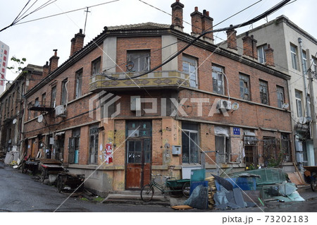 大連旧市街の特徴あるレトロな建物 中国 の写真素材 73202183 Pixta