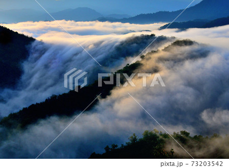 日本一身近に見れる枝折峠の雲海・滝雲 日本一身近に見れる枝折峠の雲海・滝雲 73203542