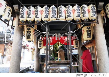 大阪市 法善寺横丁の水掛不動 秋 の写真素材