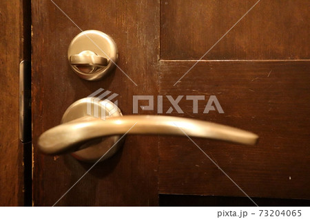 ドアノブと内鍵 レバーハンドル 施錠 73204065